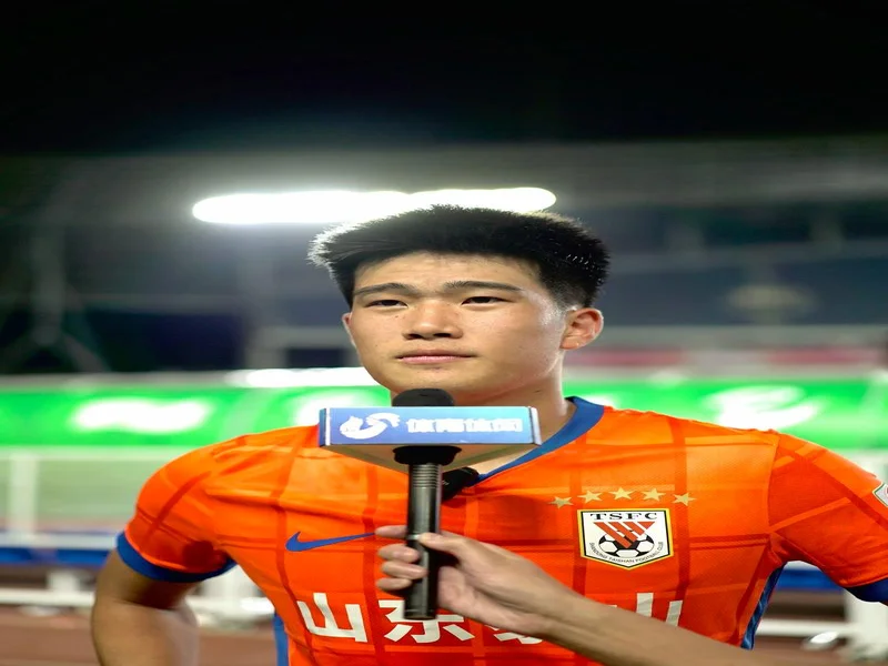 媒体人:泰山队员彭啸本人透露将因伤缺席一个月